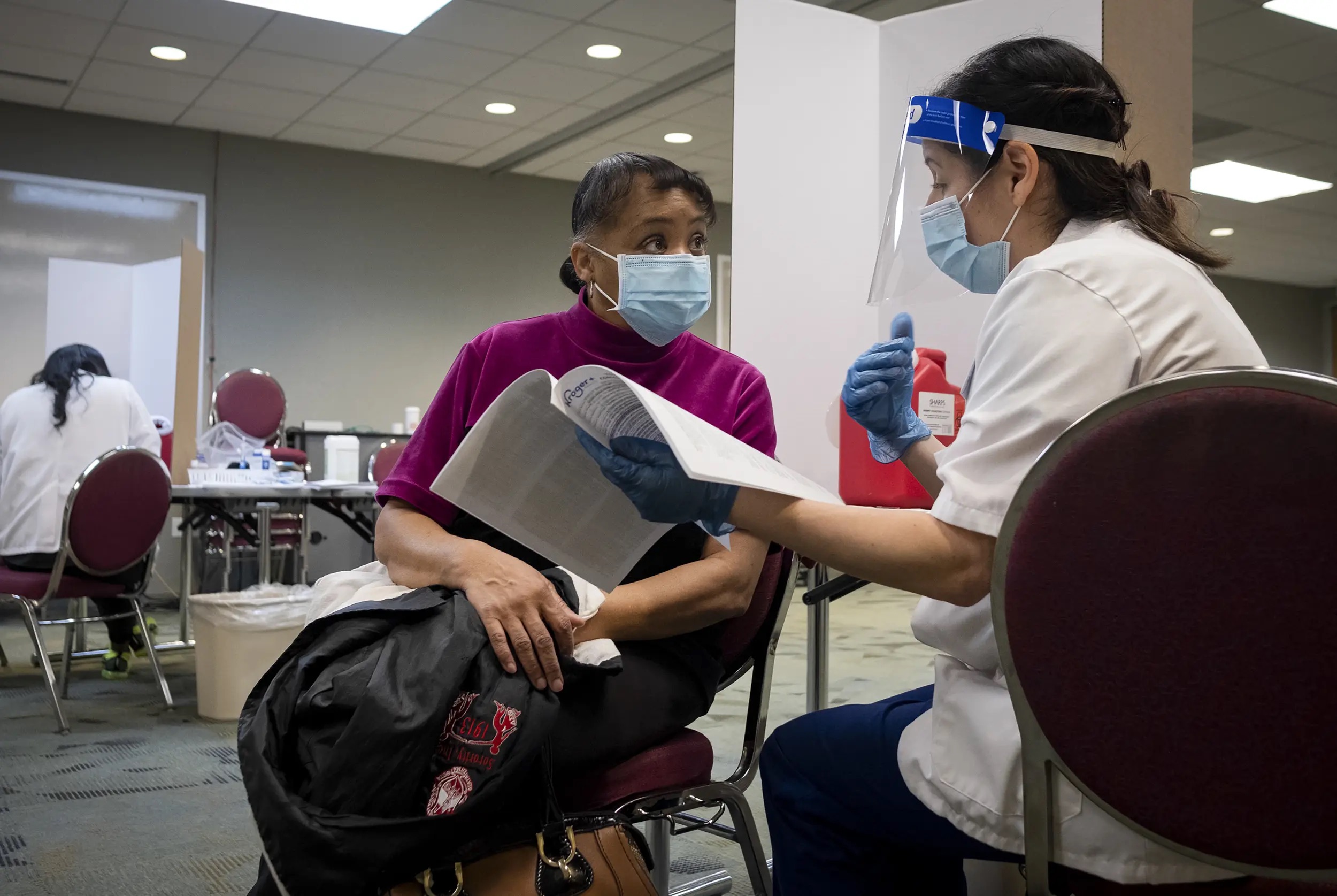 As Texas expands COVID-19 vaccination eligibility, racial disparities persist among Black, Hispanic residents. (May-Ying Lam/Texas Tribune)